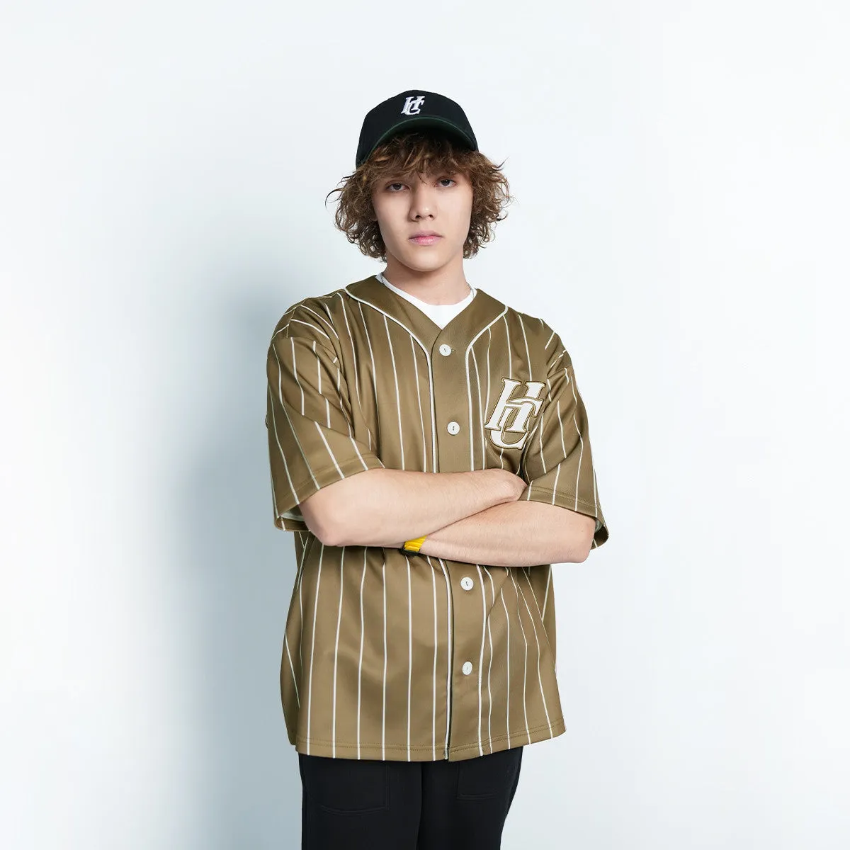 Classic Striped Baseball Jersey - Stylish and Comfortable Design for All Seasons