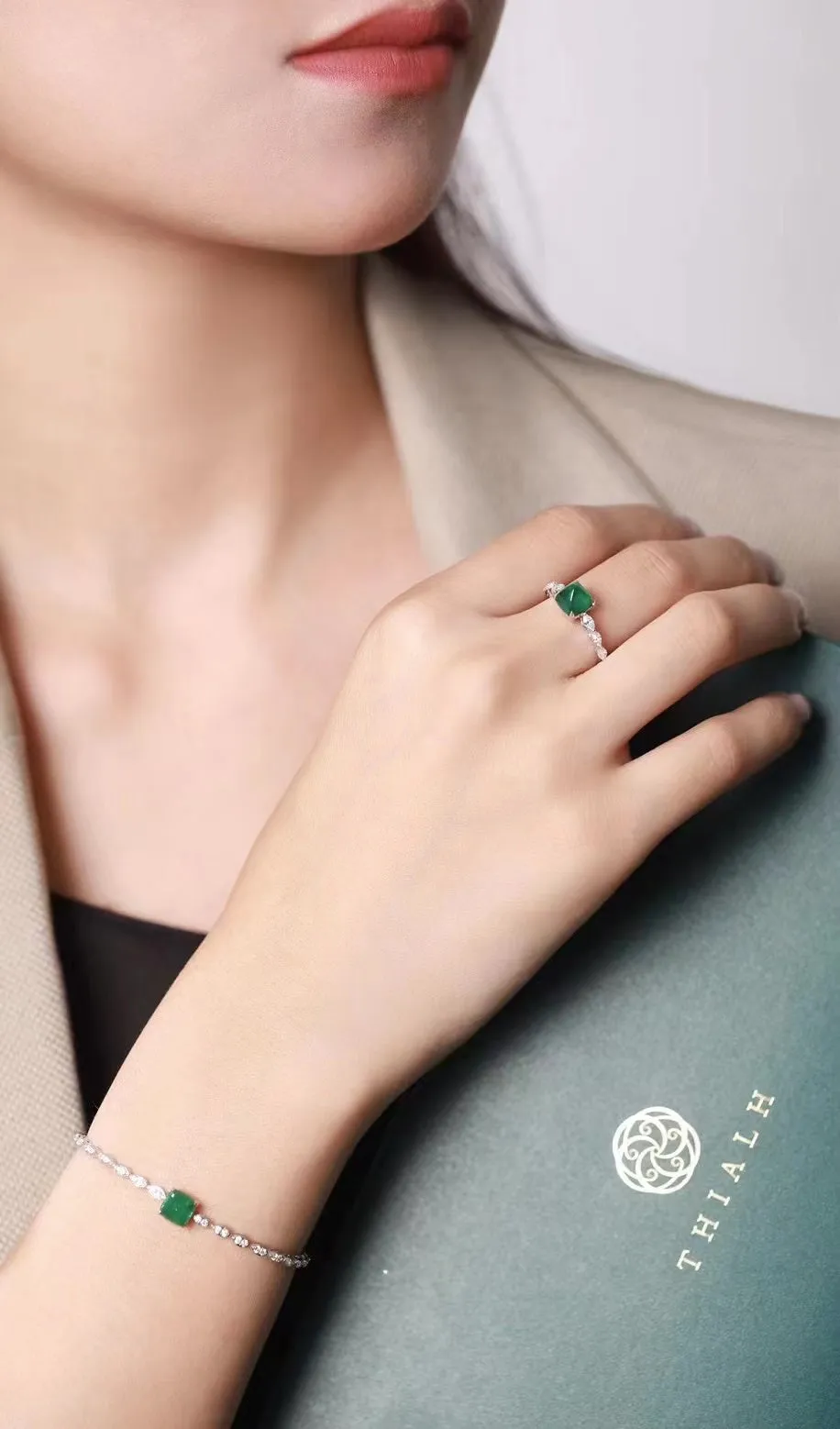 Emerald And Diamond Bracelet (Accept Pre-order)