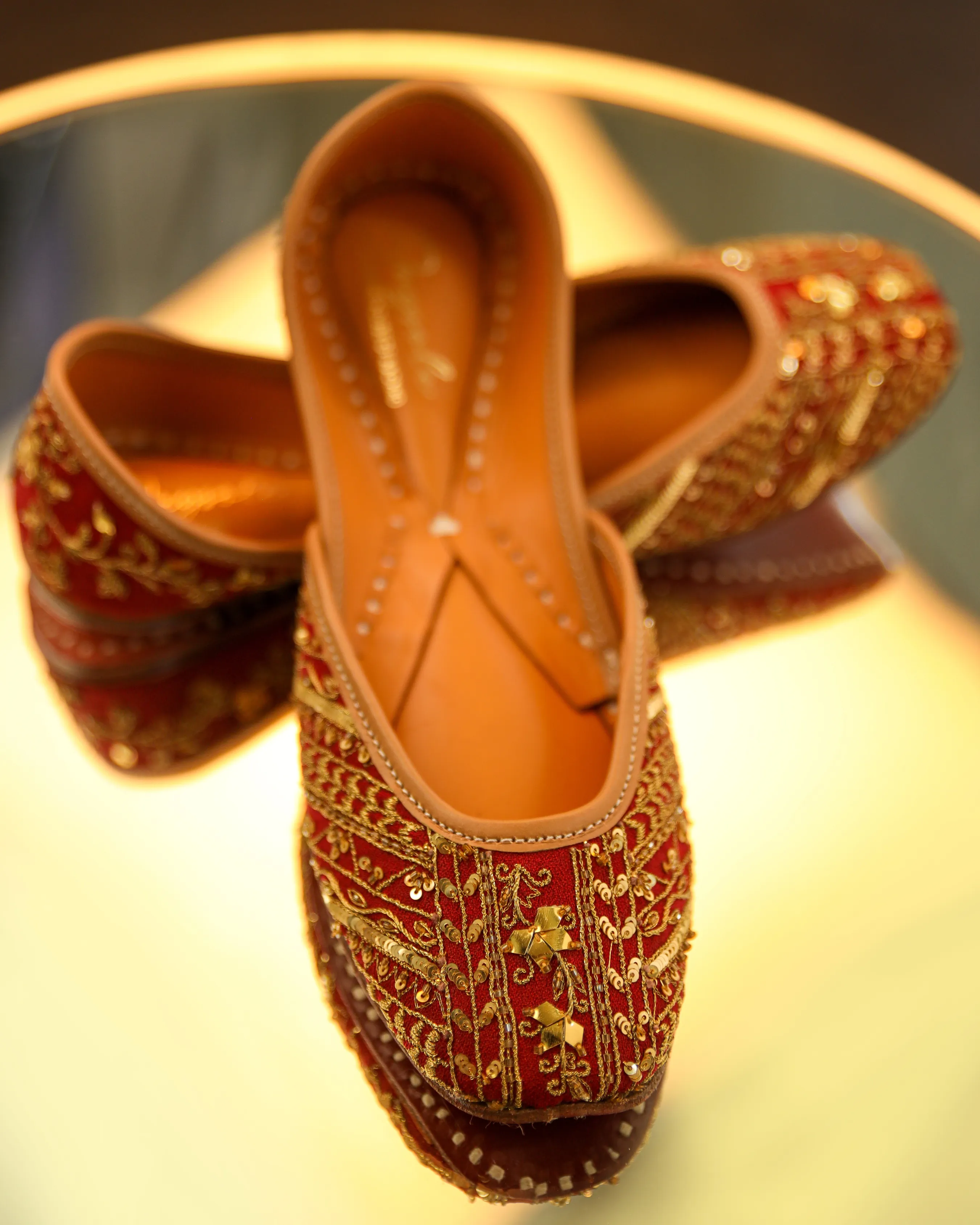 Gleaming Handcrafted Jutti