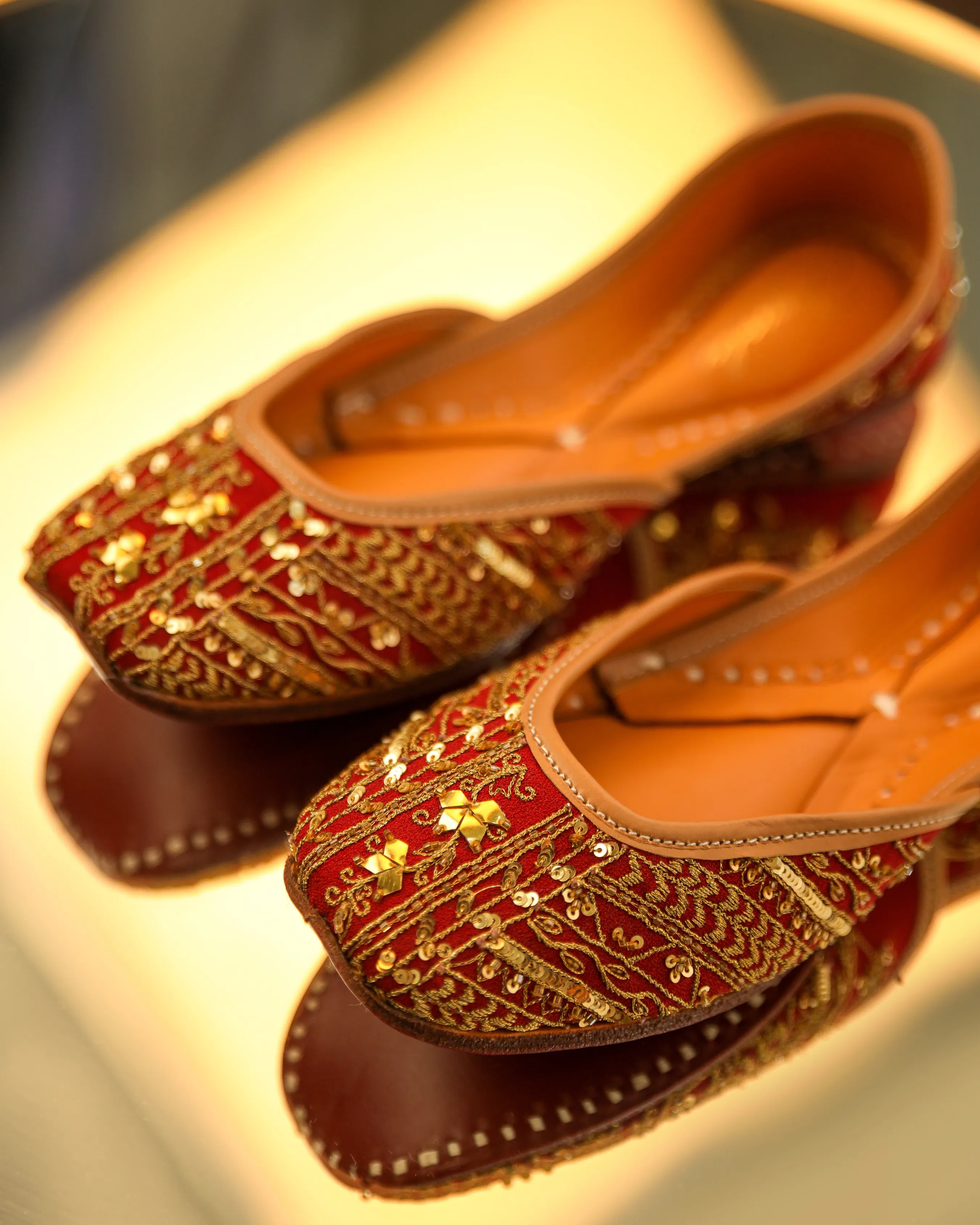 Gleaming Handcrafted Jutti