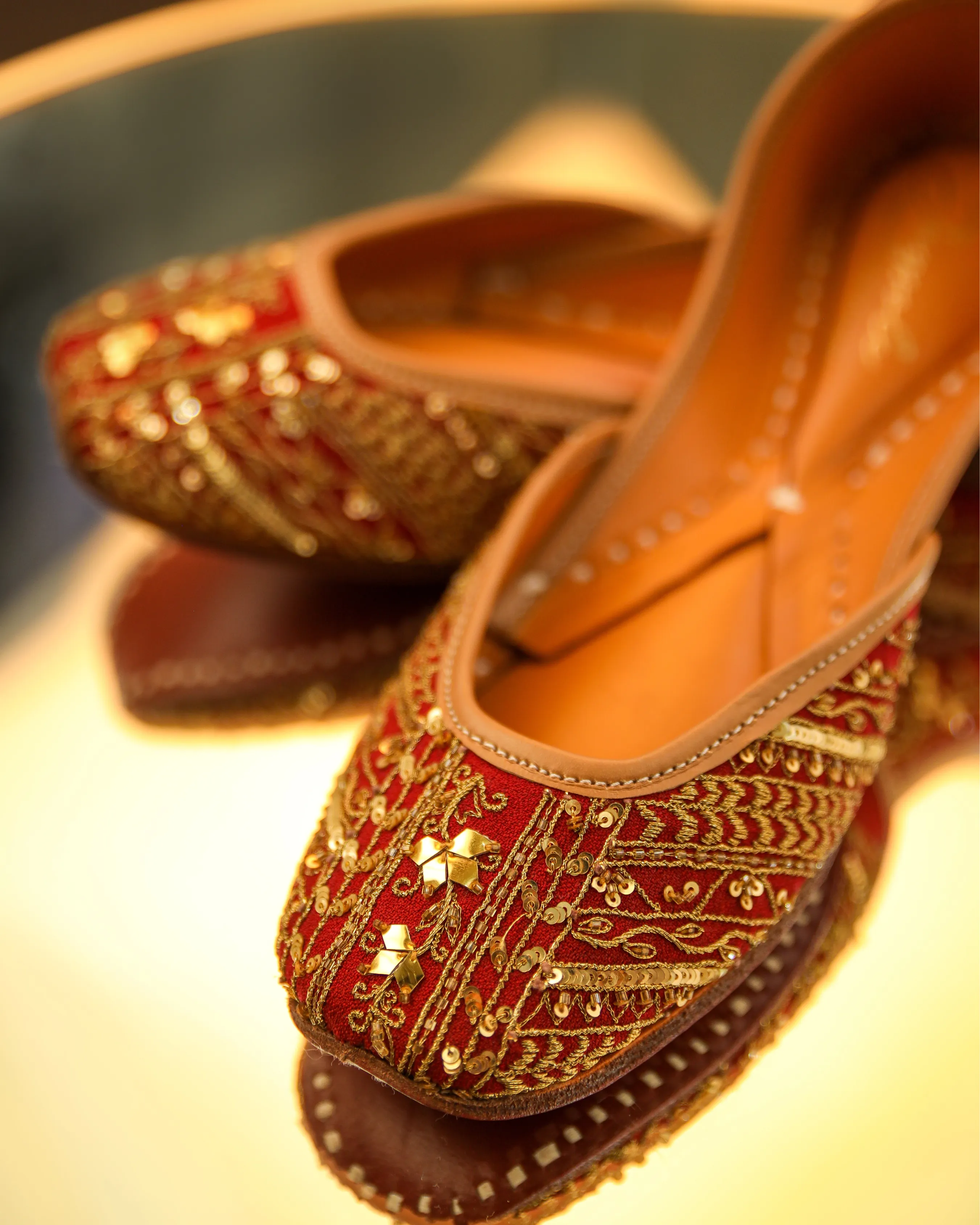 Gleaming Handcrafted Jutti