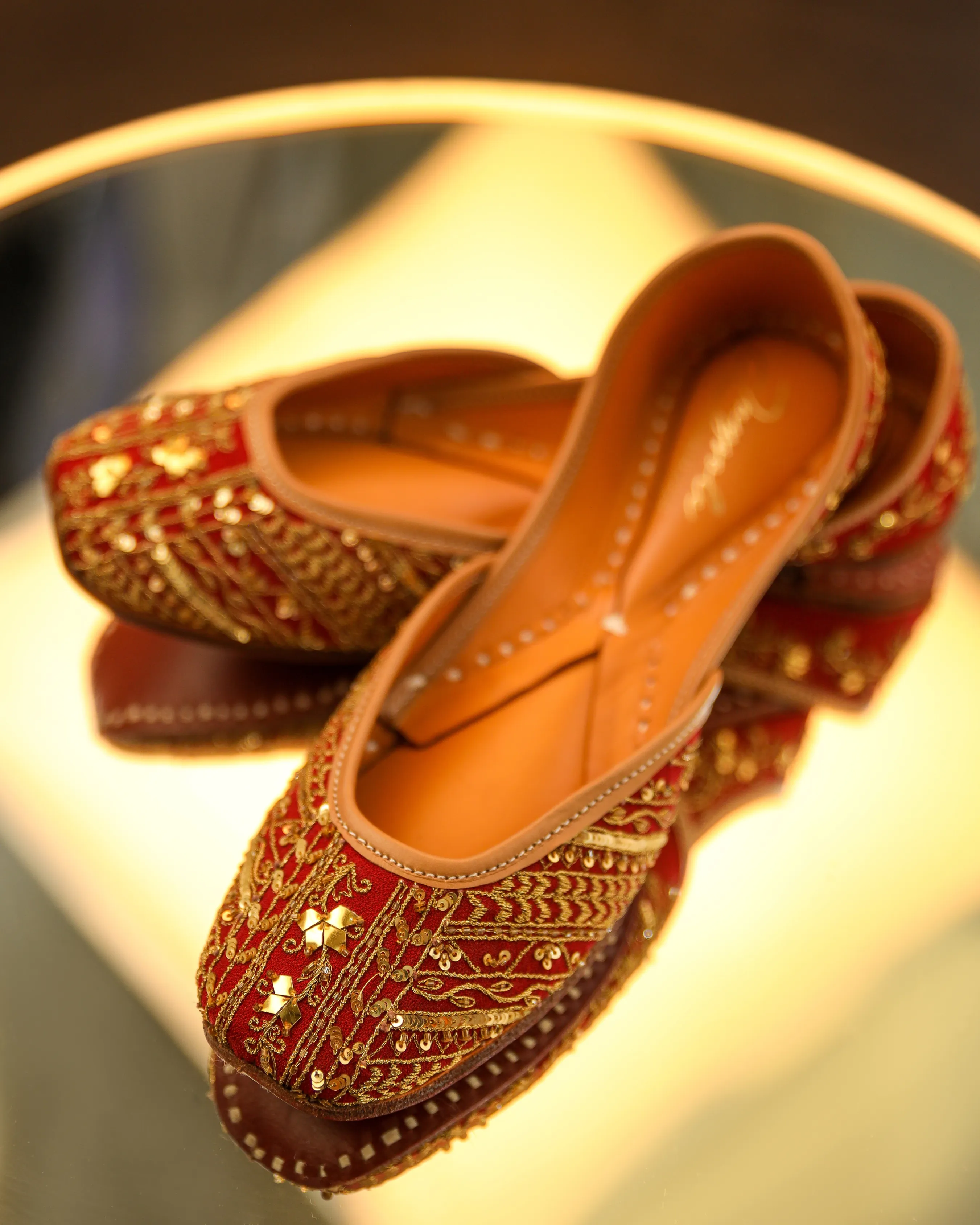 Gleaming Handcrafted Jutti