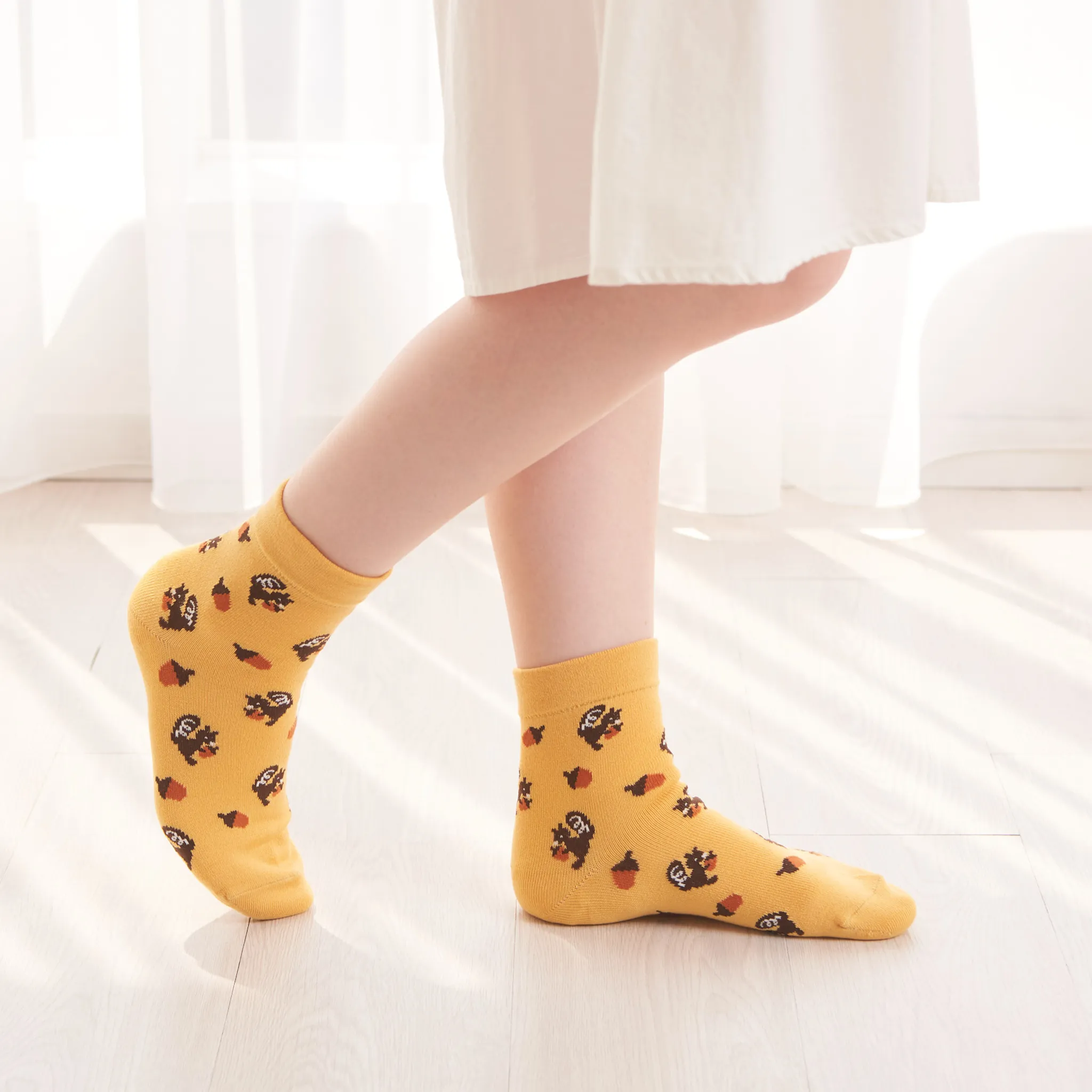 Smooth-heel socks double-layer wool blend [Squirrels] - 662